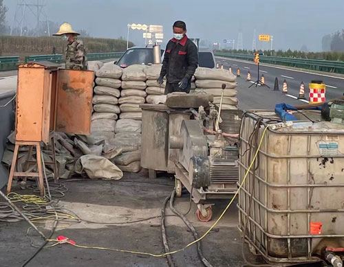 调楼镇高速路病害处理
